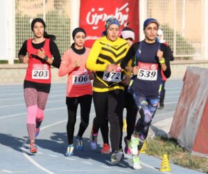 Parisa Arab leads a group of runners at a race