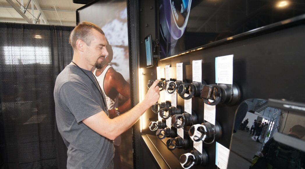 A runner at the SFM Expo is looking at a stand with watches, the Garmin Forerunner 970 included